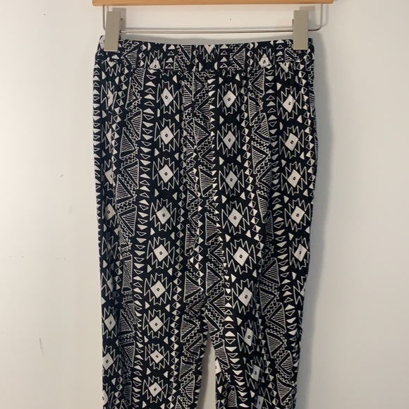 H&M Aztec Pants with Pockets - Picture 3 of 3